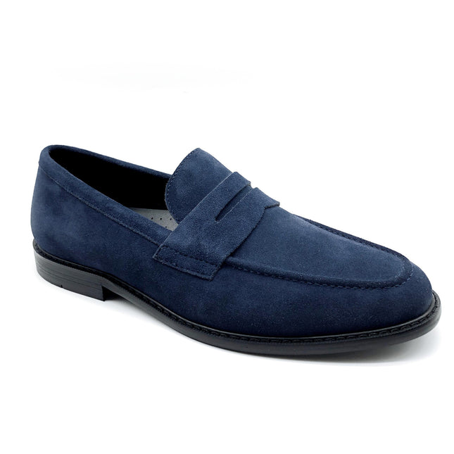 250 Men’s casual shoes